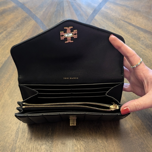 Tory Burch Black Quilted Leather Wallet - Picture 5 of 10